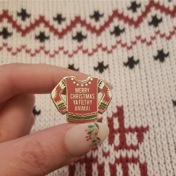 🎄Merry Christmas you filthy animal enamel pin - Picture 6 of 12